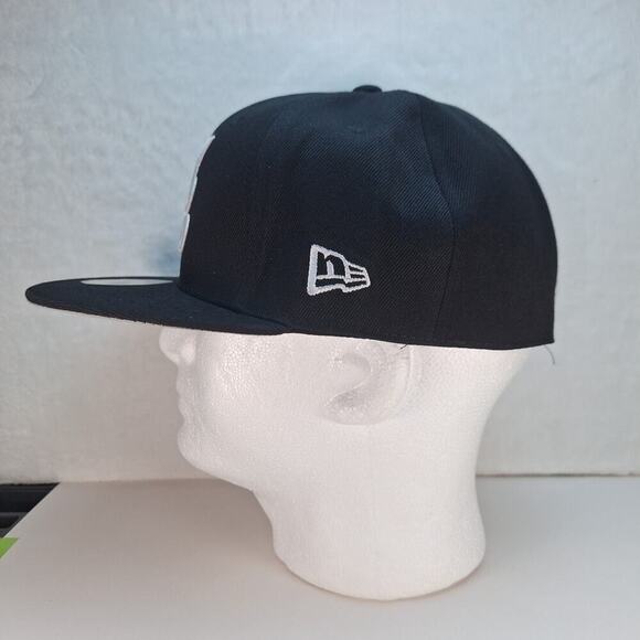 New Era 59Fifty Cap MLB Atlanta Braves Black Hat 7 1/8 Greetings From Atlanta - Picture 3 of 8